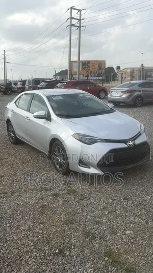 Toyota Corolla LE (1.8L 4cyl 2A) 2018 Silver