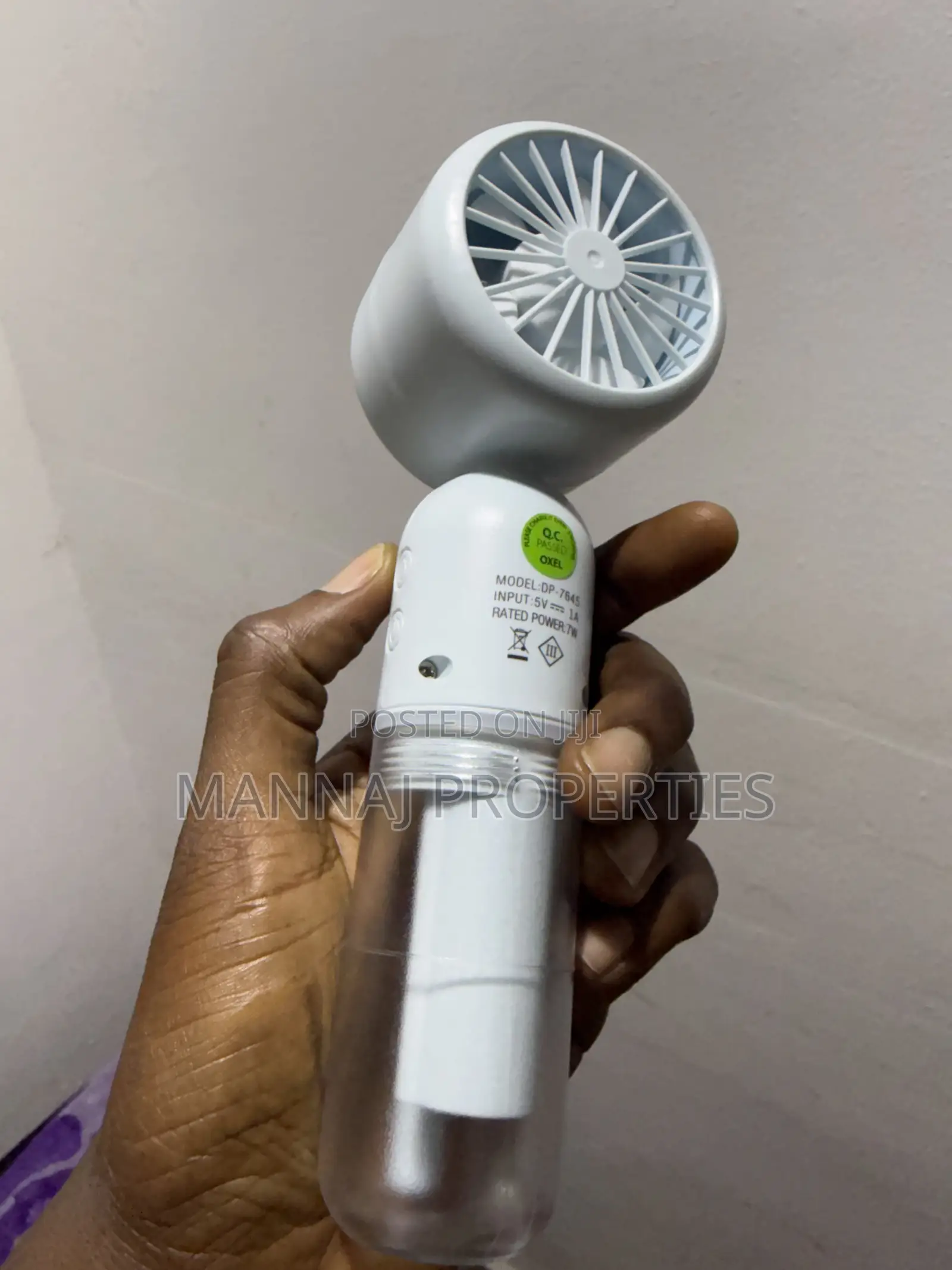 Dp Portable Handheld Cooling Fan With Water Mist & Digital Display