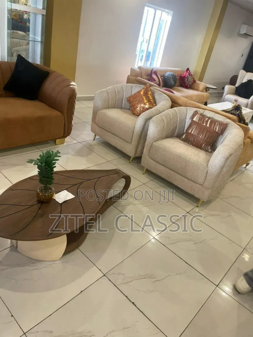 Unique Leave Senter Table Set