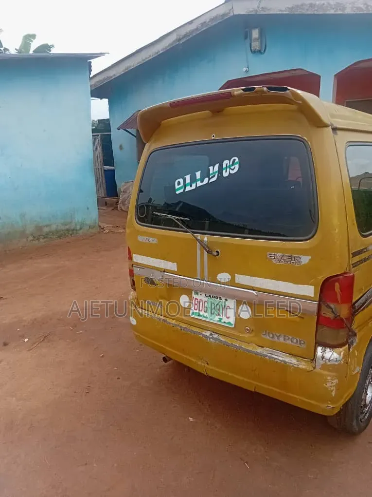 Suzuki APV Minibus 2010 Yellow