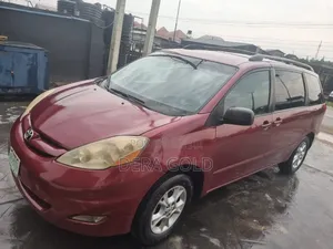 Toyota Sienna 2005 Red