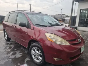Toyota Sienna 2005 Red