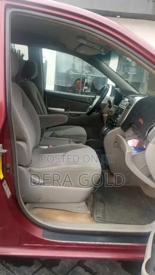 Toyota Sienna 2005 Red