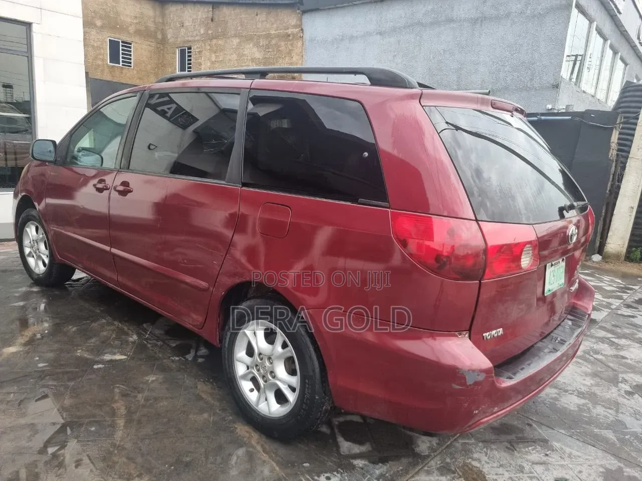Toyota Sienna 2005 Red