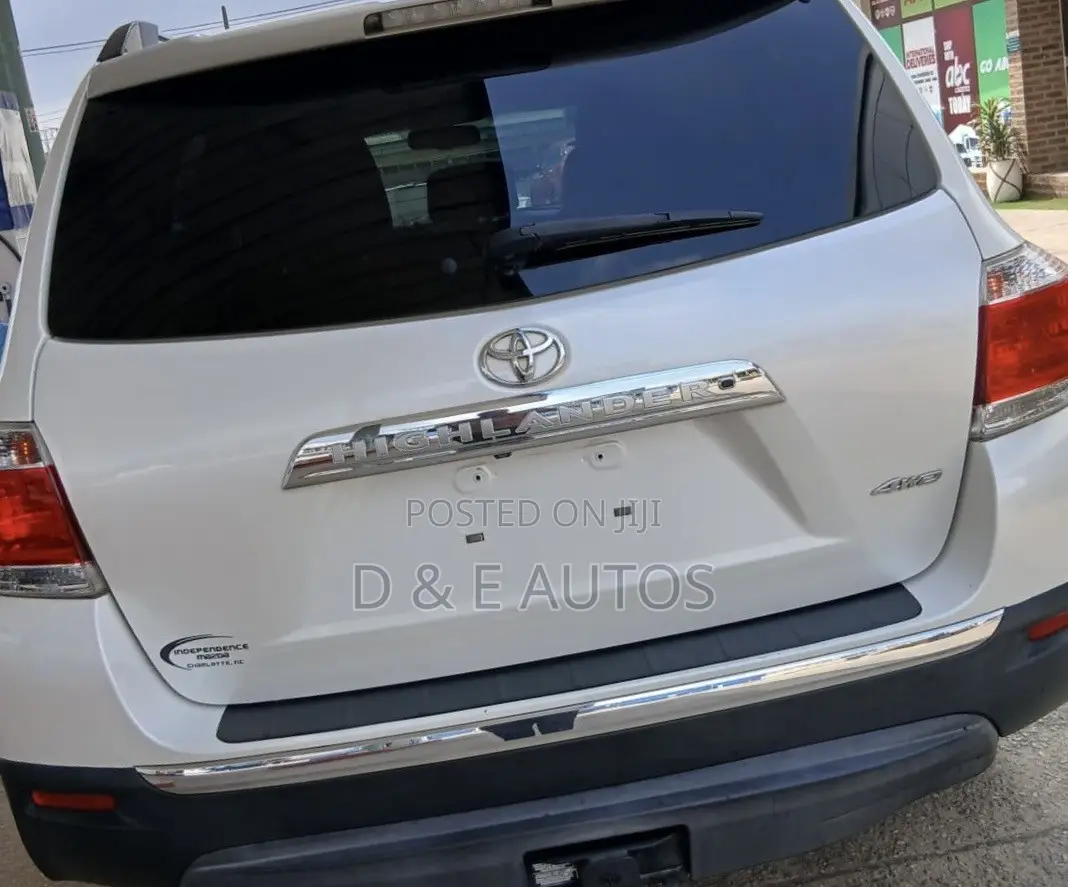 Toyota Highlander Limited 2012 White
