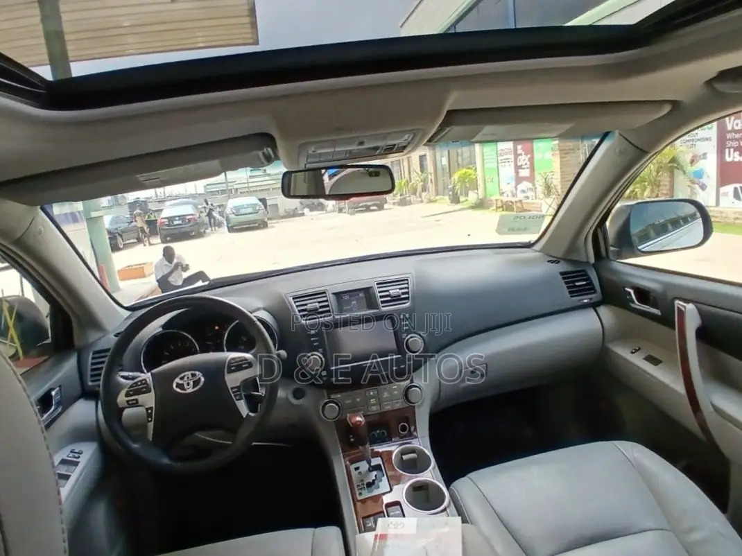 Toyota Highlander Limited 2012 White