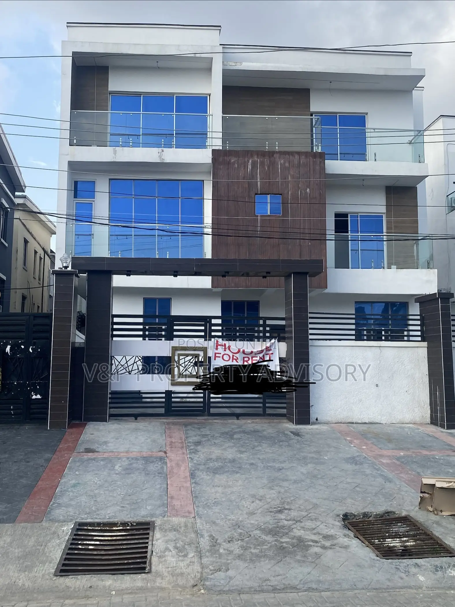 5bdrm Duplex in Chevron for rent