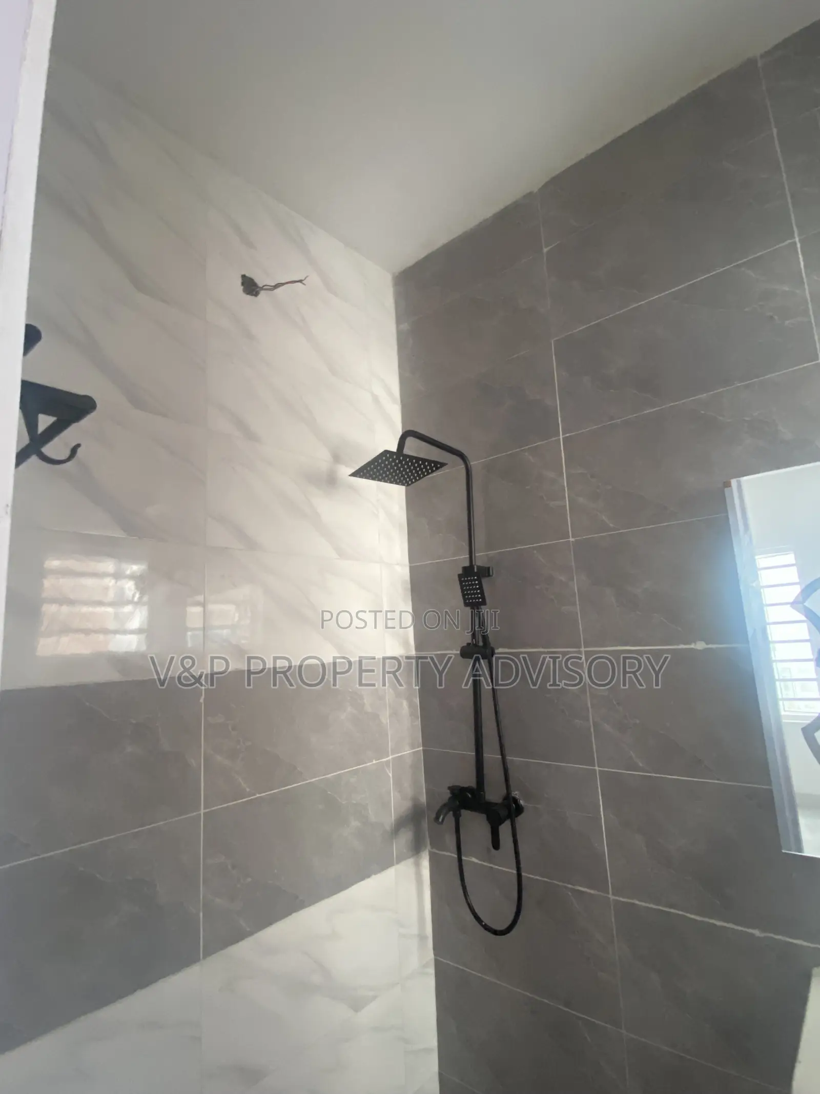 5bdrm Duplex in Chevron for rent