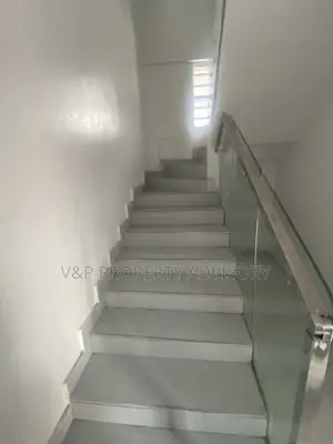 5bdrm Duplex in Chevron for rent