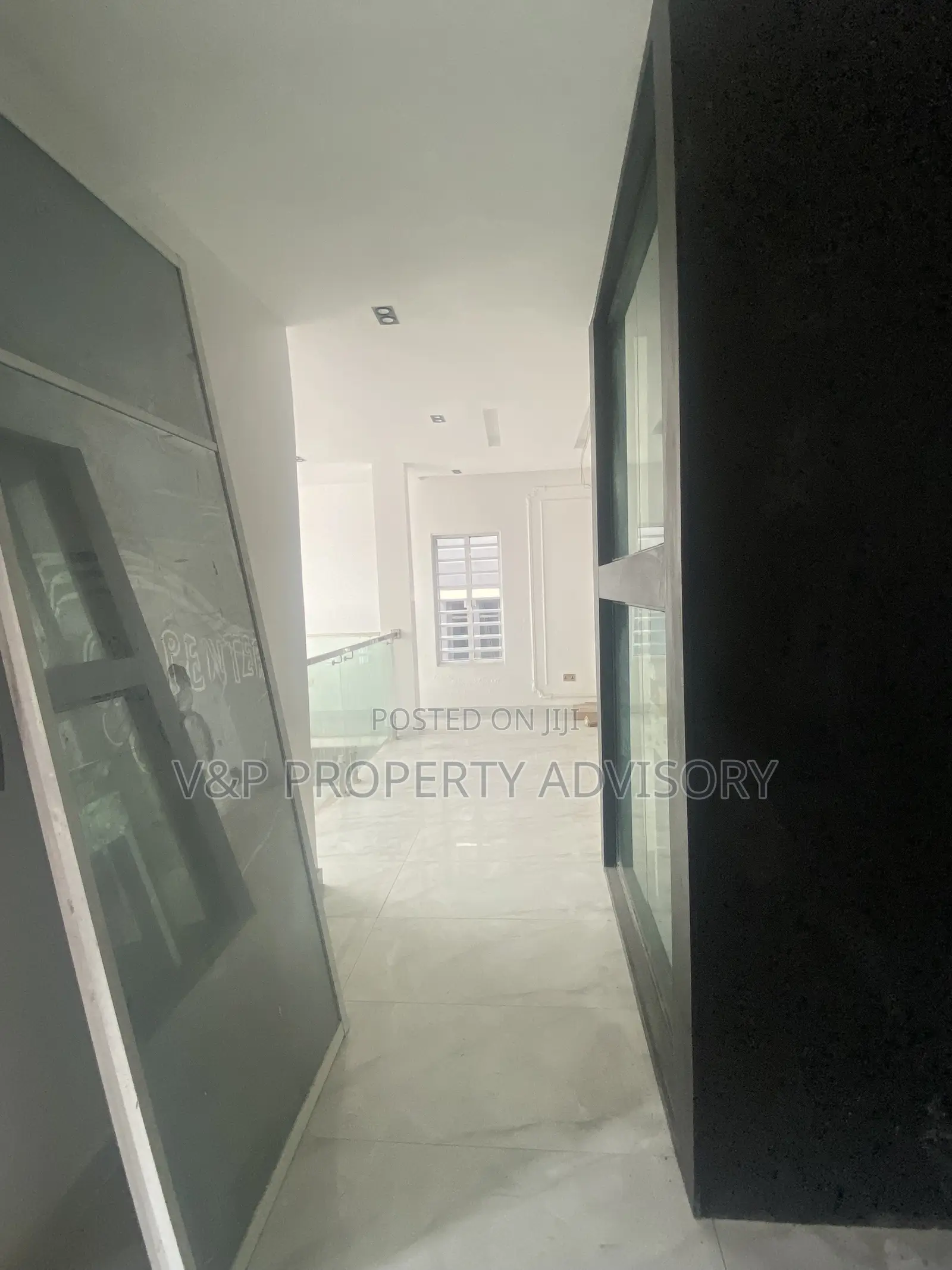 5bdrm Duplex in Chevron for rent