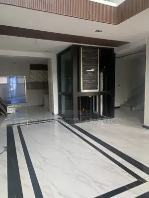 5bdrm Duplex in Chevron for rent
