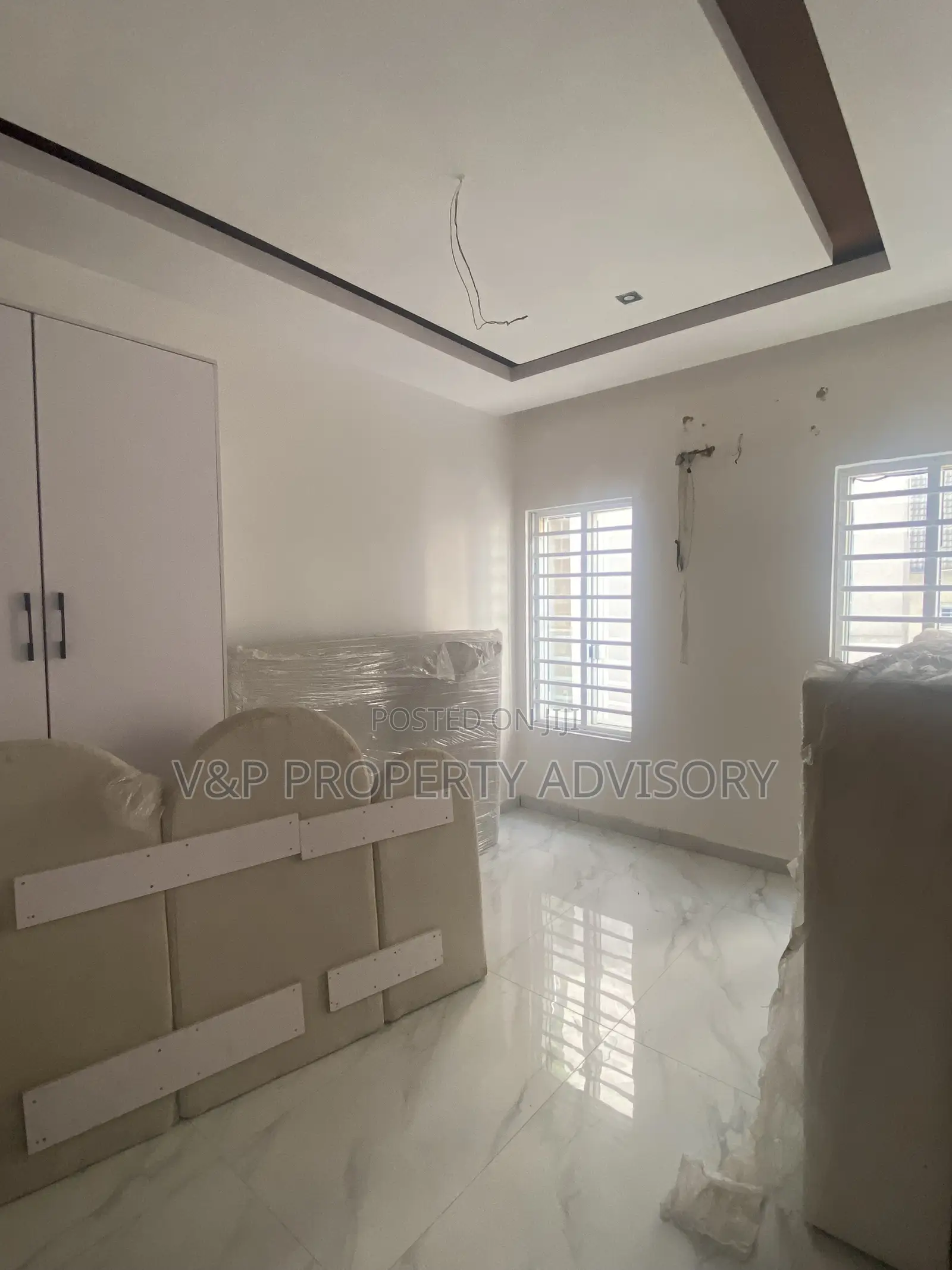 5bdrm Duplex in Chevron for rent