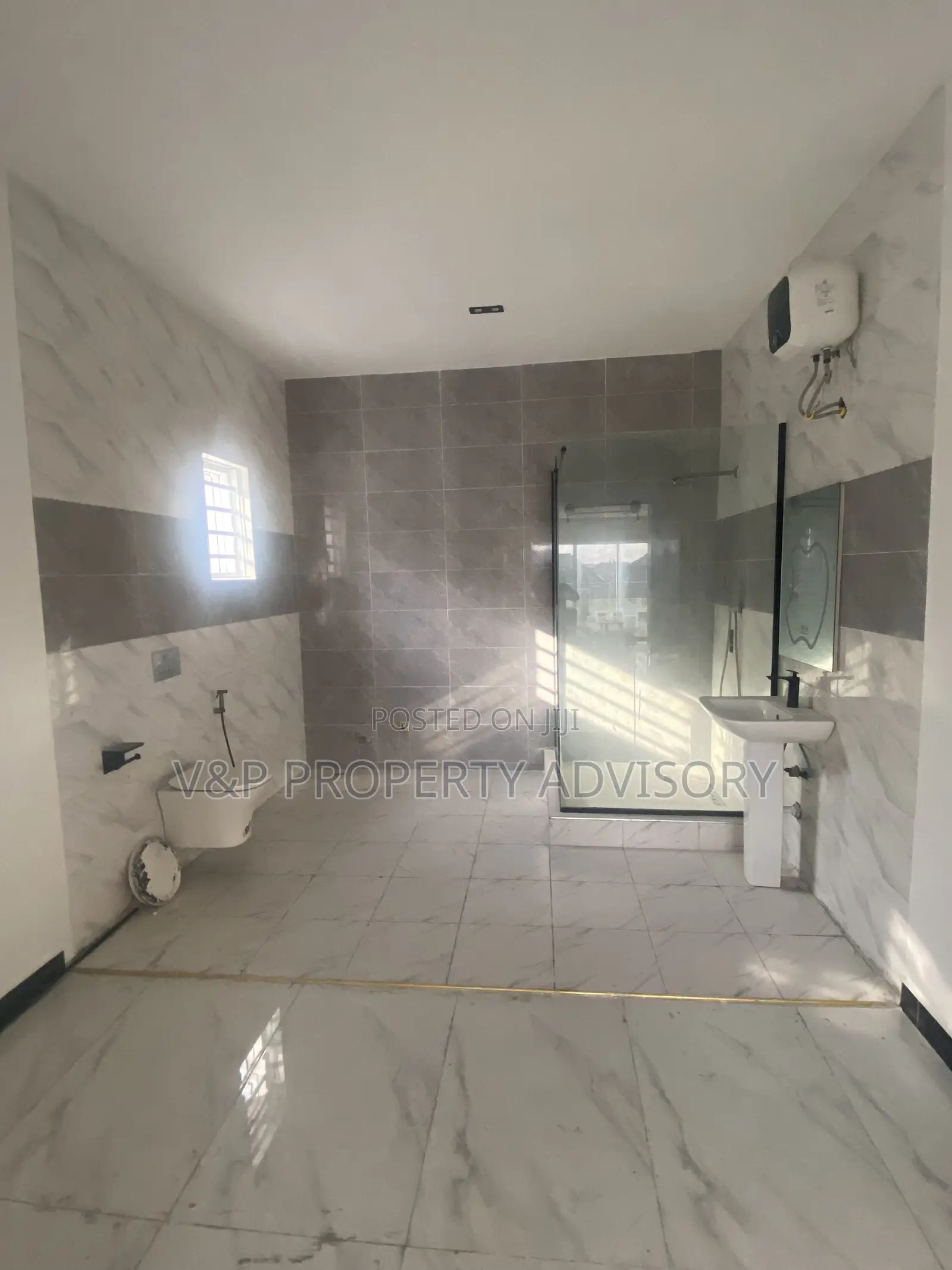 5bdrm Duplex in Chevron for rent