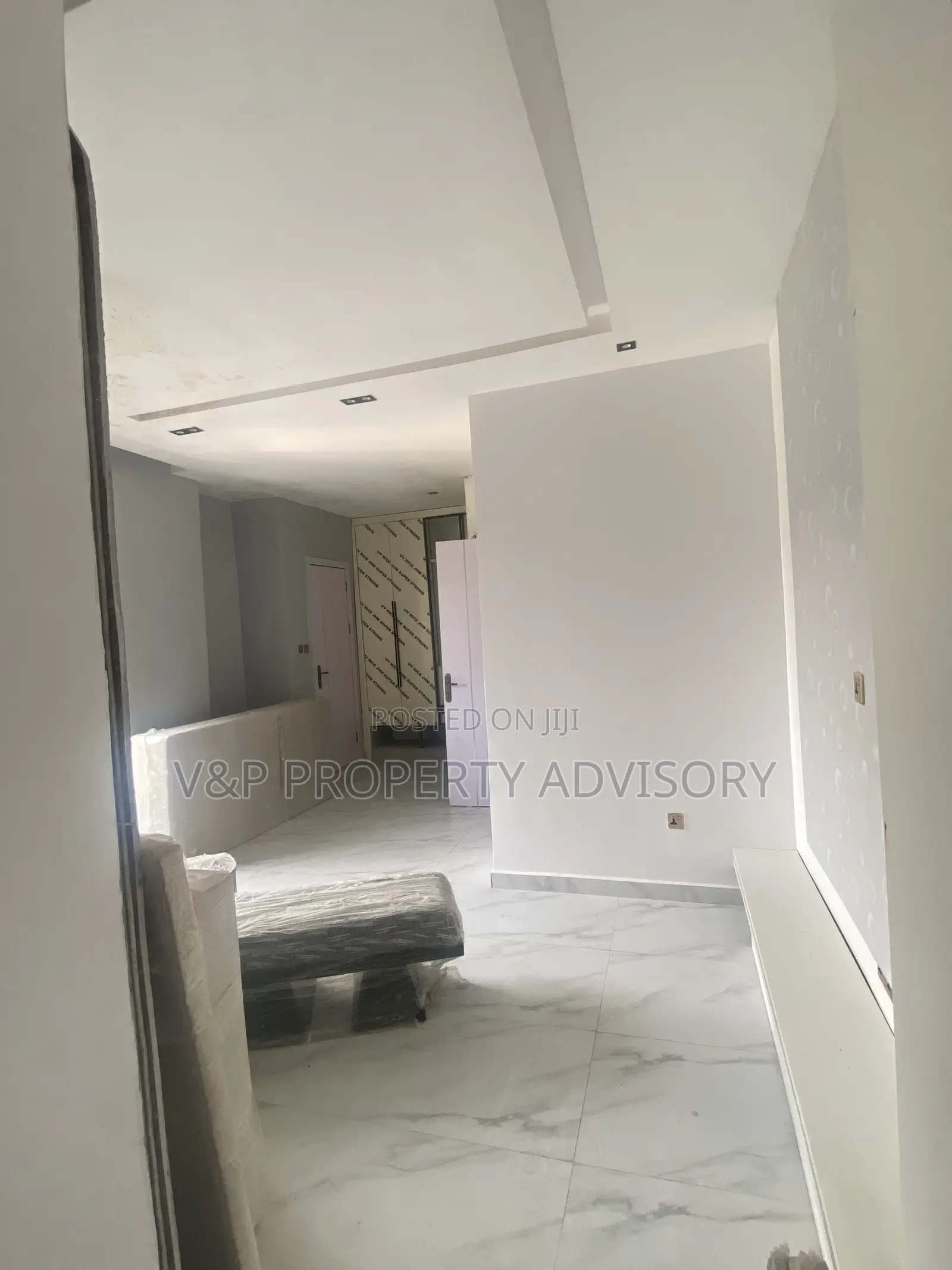 5bdrm Duplex in Chevron for rent