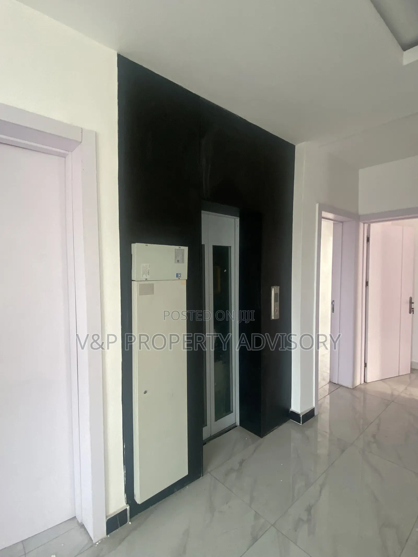 5bdrm Duplex in Chevron for rent