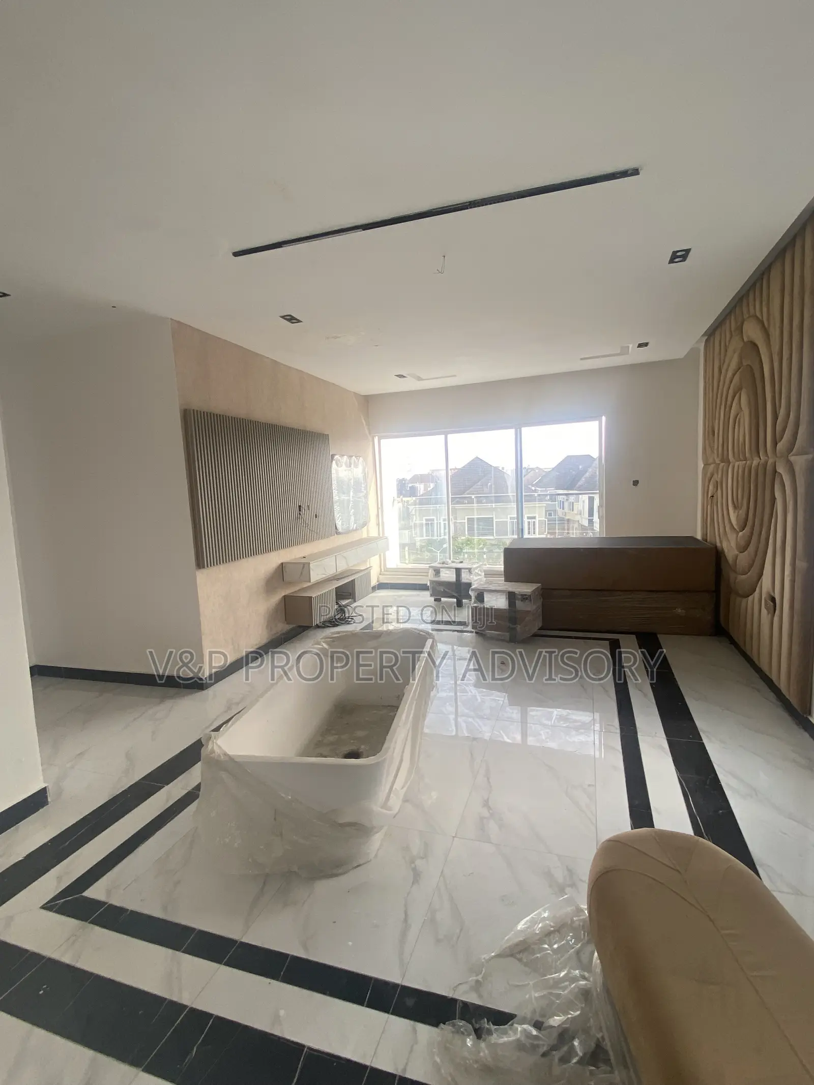 5bdrm Duplex in Chevron for rent