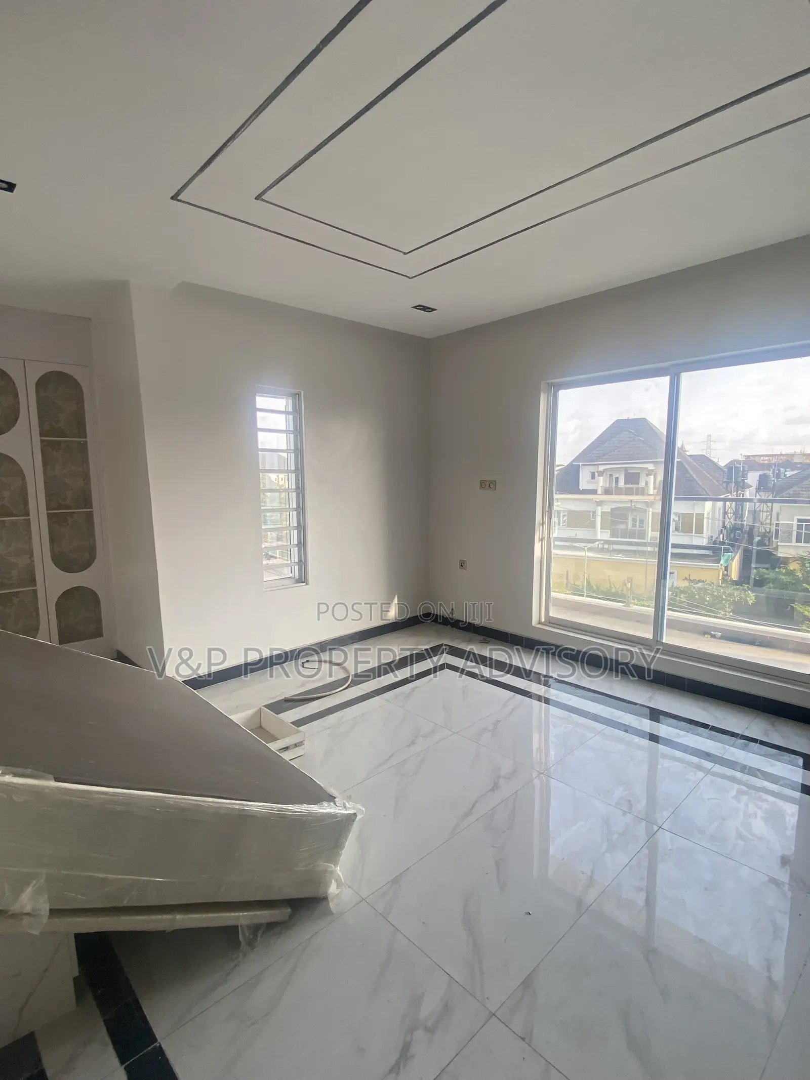 5bdrm Duplex in Chevron for rent
