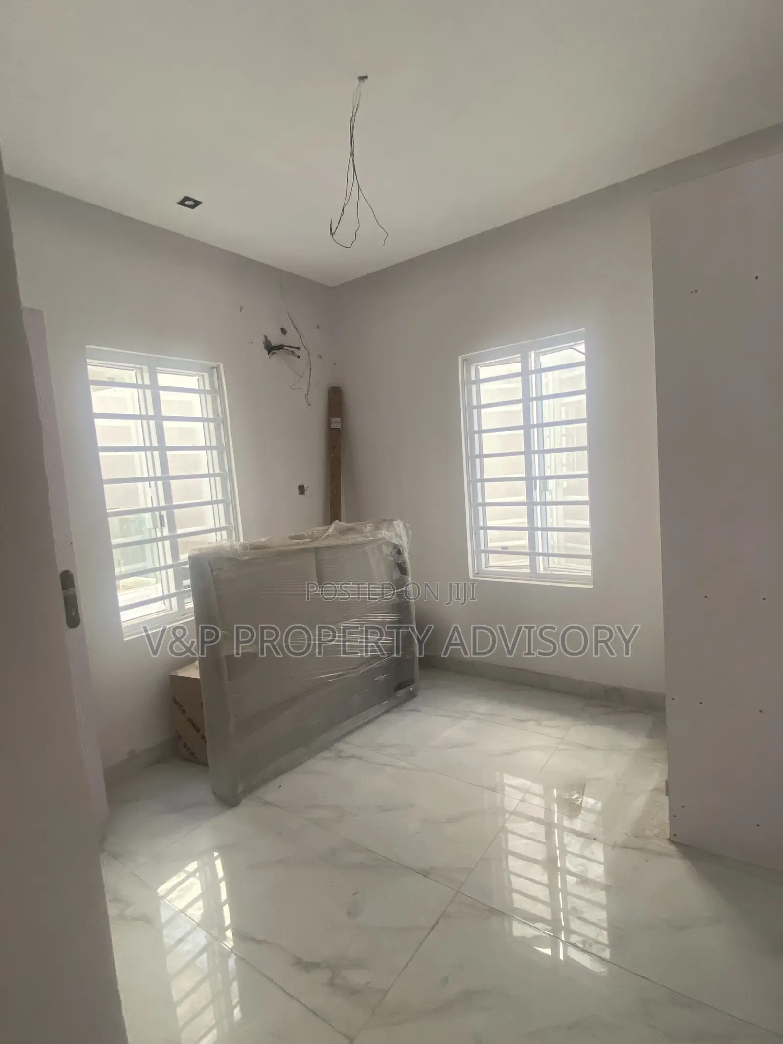 5bdrm Duplex in Chevron for rent