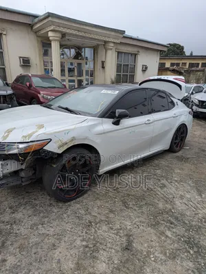 Toyota Camry 2018 White