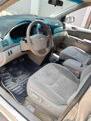 Toyota Sienna 2006 Gold