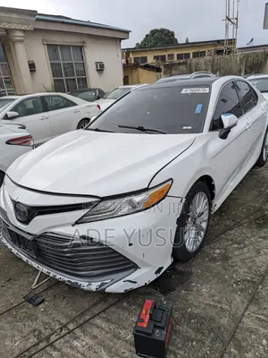 Toyota Camry XLE V6 FWD (3.5L 6cyl 8AM) 2018 White