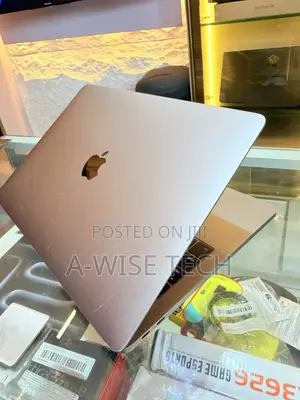 Laptop Apple MacBook Pro 2017 16GB Intel Core i5 SSD 512GB