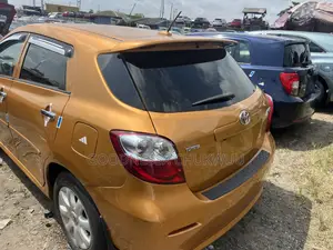 Toyota Matrix 2010 Gold