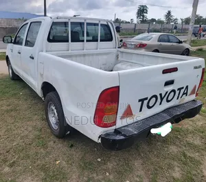 Toyota Hilux 2009 White