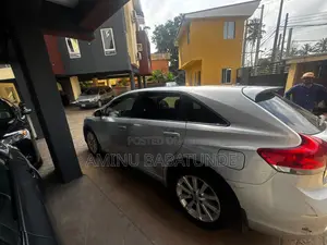 Toyota Venza LE 2010 Silver