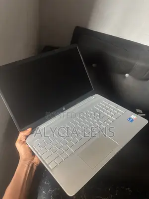 Laptop HP 15-dy2075tg 8GB Intel Core i5 SSD 256GB
