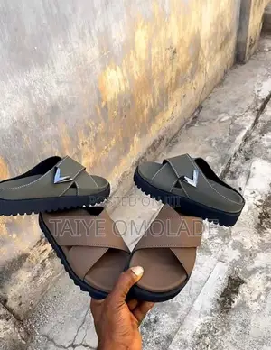 Men's Grey & White on Black Casual Pam Slippers With Straps