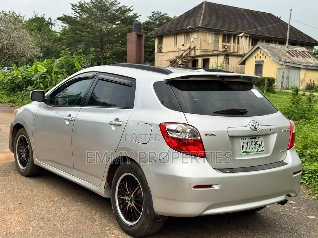 Toyota Matrix 2010 Silver