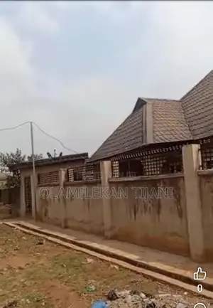 3bdrm Apartment in Ikola, Egbeda for sale