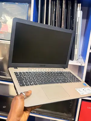 Laptop Asus X540LA 4GB Intel Core i3 HDD 250GB