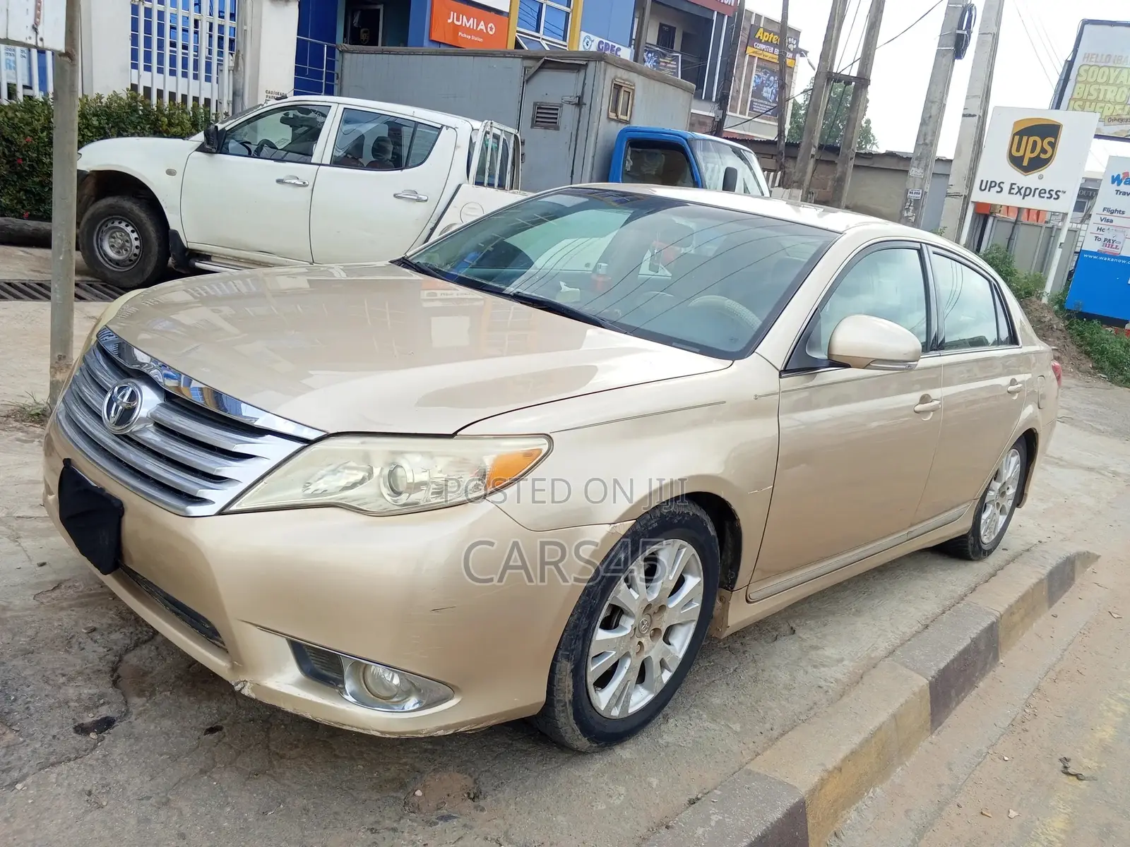Toyota Avalon 2011 Beige