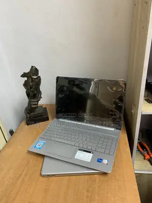 Laptop HP 15-da2933nia 8GB Intel Core i5 SSD 256GB