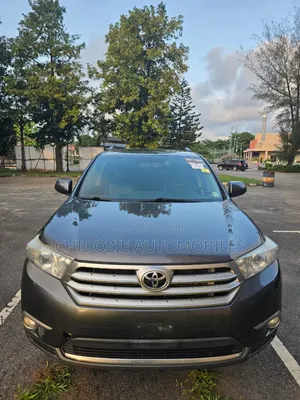 Toyota Highlander SE 3.5L 4WD 2013 Gray
