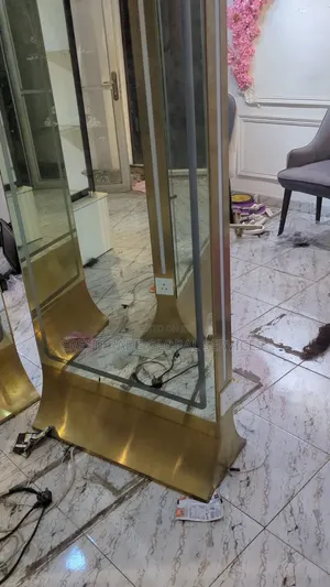 Salon Mirror