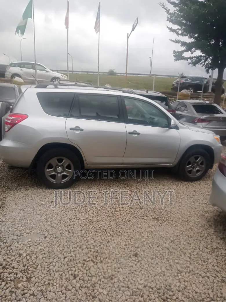 Toyota RAV4 2010 Silver