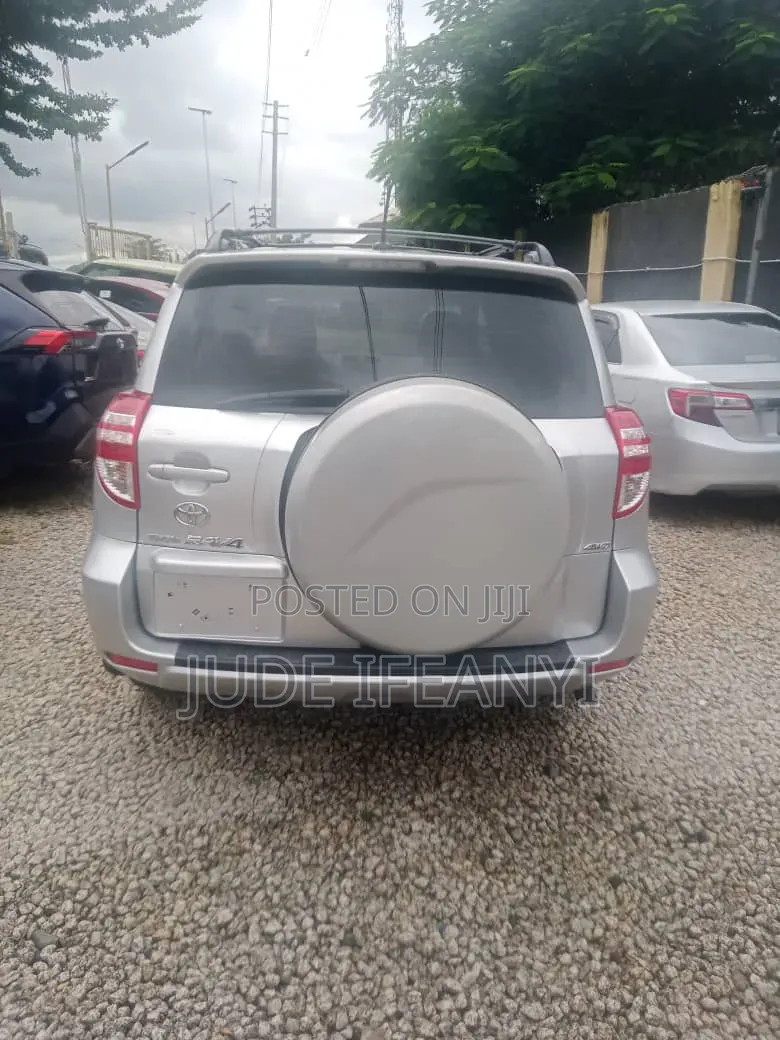 Toyota RAV4 2010 Silver