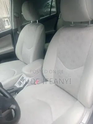 Toyota RAV4 2010 Silver