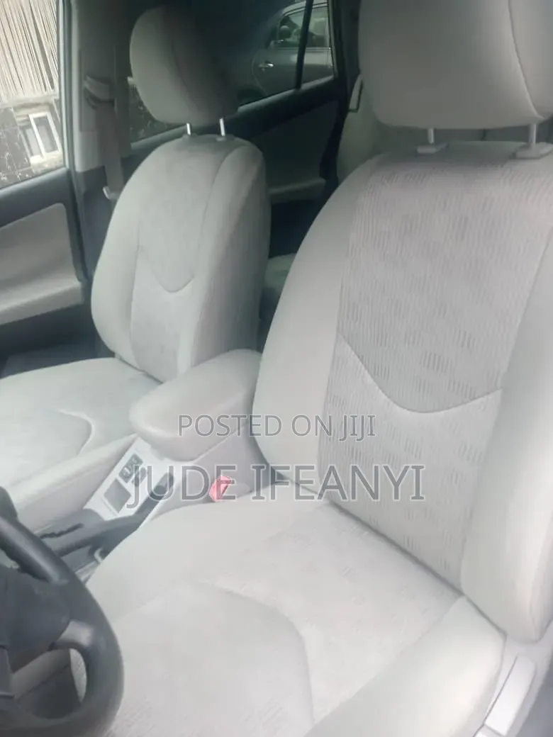 Toyota RAV4 2010 Silver