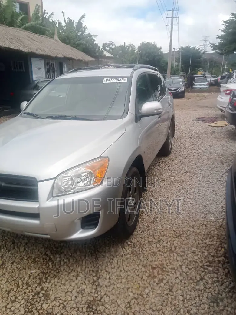 Toyota RAV4 2010 Silver