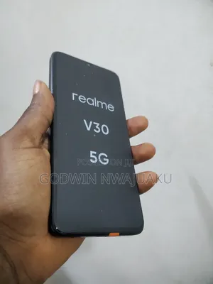 New Realme V30 128 GB Black