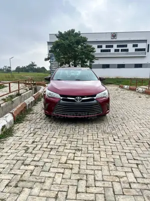 Toyota Camry XLE 4dr Sedan (2.5L 4cyl 6A) 2015