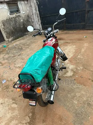 New Bajaj Boxer 2024 Red