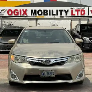 Toyota Camry LE 4dr Sedan (2.5L 4cyl 6A) 2012 Gold
