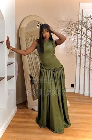 Olive Green Elegant Maxi Dress for Women – Sleeveless Flared Gown