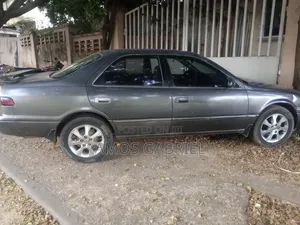 Toyota Camry Automatic 1998 Gray