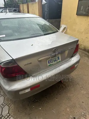 Toyota Camry LE 4dr Sedan (2.4L 4cyl 5A) 2005 Silver